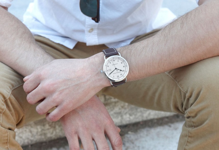 Pokud hledáte zajímavé hodinky s příběhem, Khaki Navy Pioneer by neměl ve výběru chybět