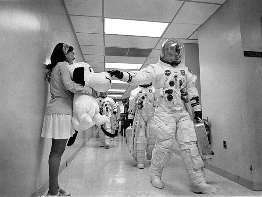 NASA požádala Schulze, zda by Snoopy mohl být maskotem bezpečnosti NASA. Více o spolupráci přímo na stránkách NASA.