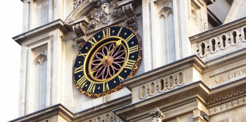 Až do 18. století bylo zcela běžné, že věžní hodiny měly jednu ručku.