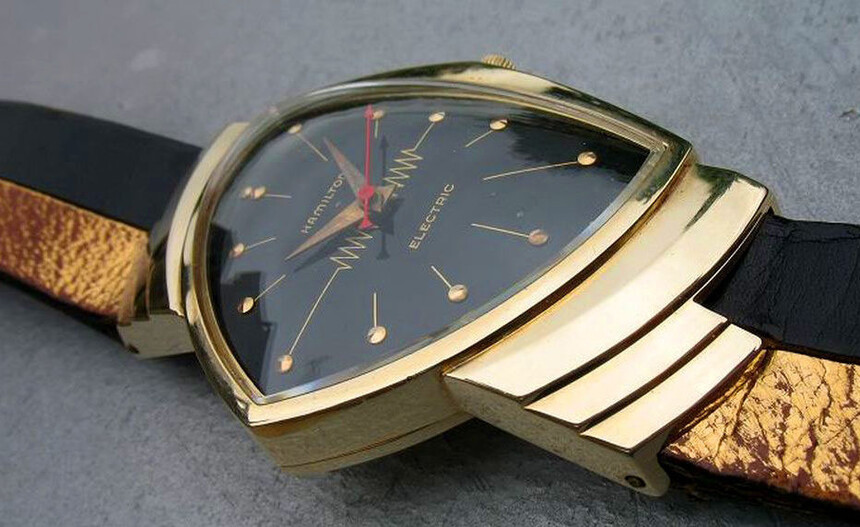 První Ventury z 14kt zlata s řemínkem poršívaným 24kt zlatem. Foto: Watchonista.com