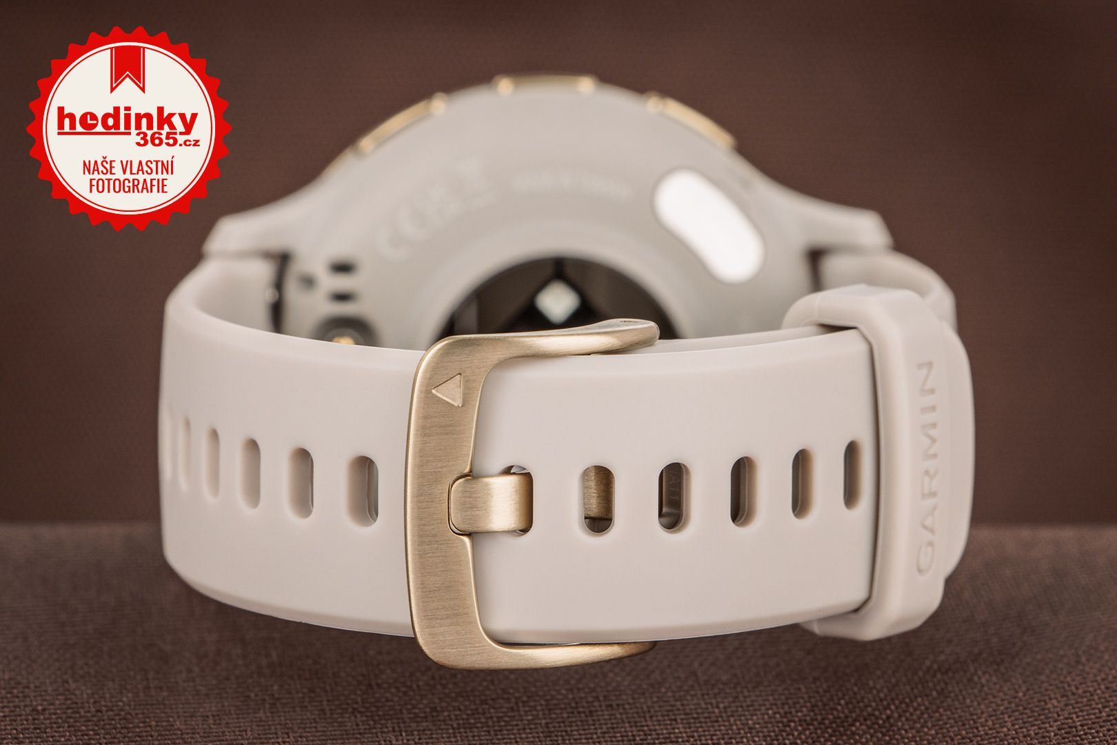 Garmin Venu 3S Cream Gold / French Gray Case, Sand Leather Band (+